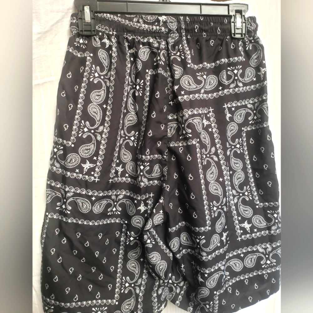 Women black short pants. SMALL